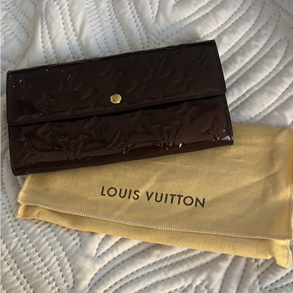 Authentic Vernis Porte Tresor International Wallet AA condition